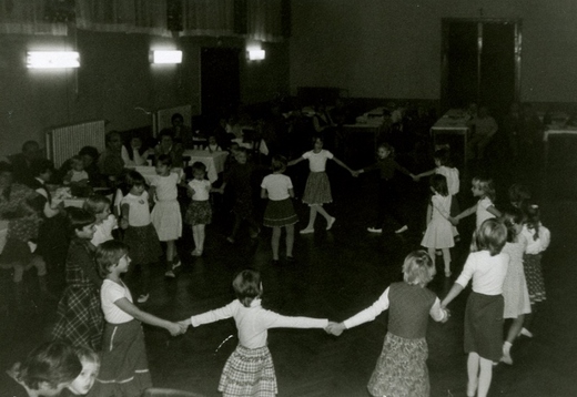 1982 -1. 12. (Mikulášská besídka) (3) (640x441).jpg
