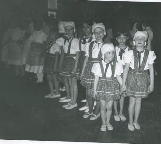 1987 - Soutěž folklorních souborů (5) (640x574).jpg