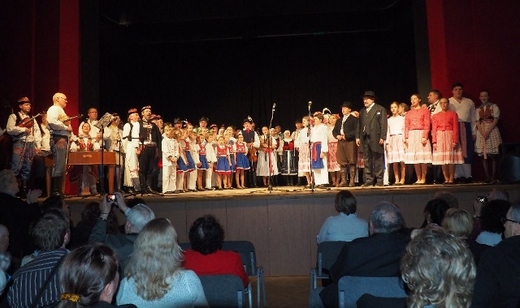 PB240415 (640x380).jpg